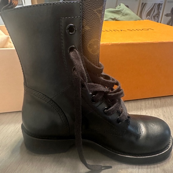 Used Louis Vuitton combat boots, Comes with both dust bags, box, and receipt. - Picture 3 of 4